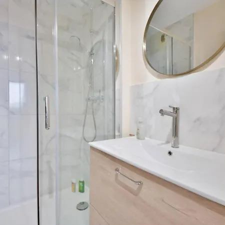 Vibrant 1br With Balcony And View Of Eiffel Tower *