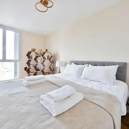Vibrant 1br With Balcony And View Of Eiffel Tower Parijs