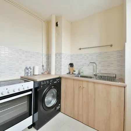 Vibrant 1br With Balcony And View Of Eiffel Tower *