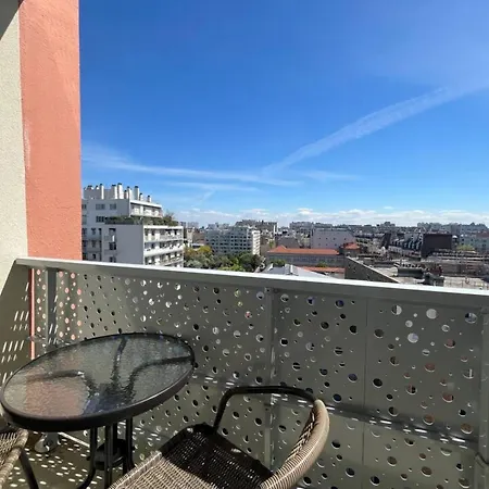 Vibrant 1br With Balcony And View Of Eiffel Tower 아파트 파리